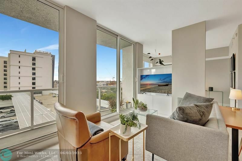 Property Photo: 315 NE 3rd Ave FL 33301