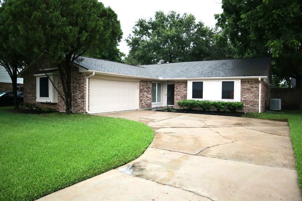 Property Photo: 3135 Apple Dr Drive TX 77459