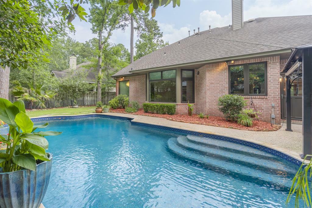 Property Photo: 23 N Plum Crest Circle TX 77382