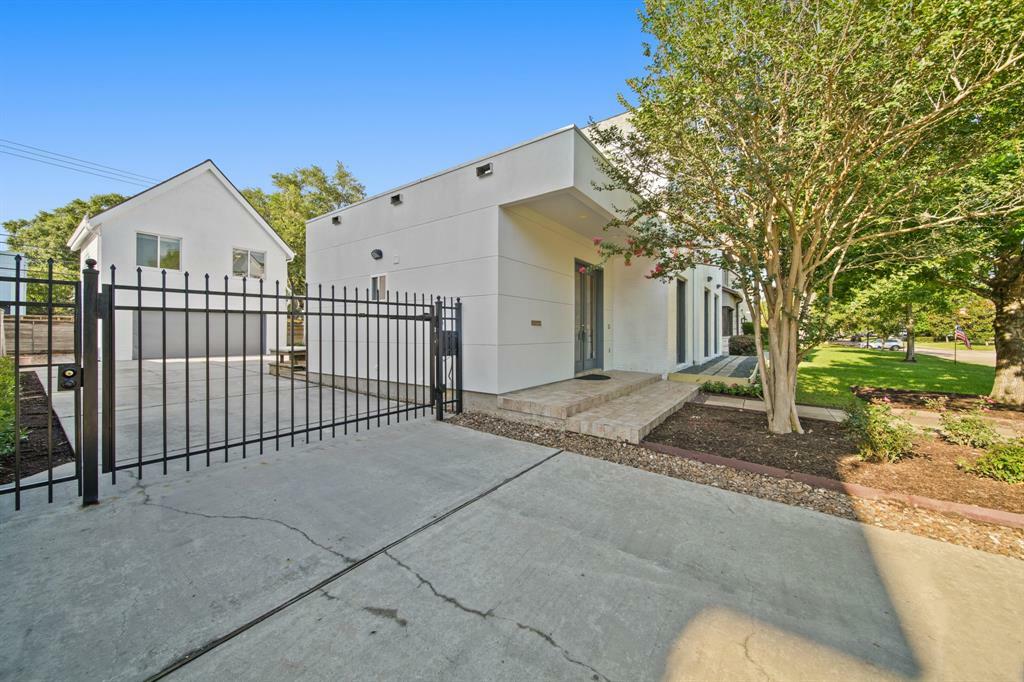 Property Photo: 3810 Bellefontaine Street TX 77025
