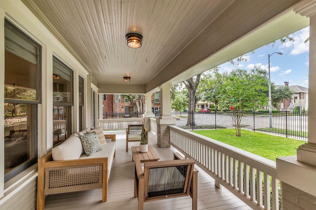 Property Photo: 501 Avondale Street TX 77006