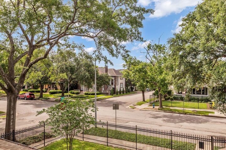 Property Photo:  501 Avondale Street  TX 77006 