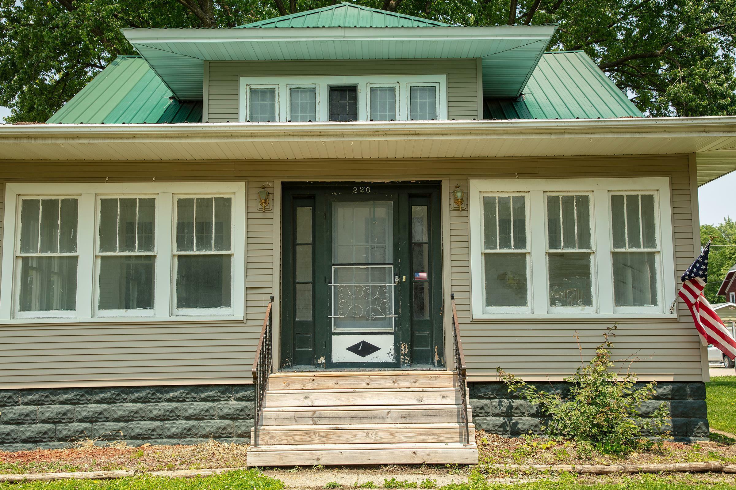 Property Photo: 220 W Greene Street IA 50619
