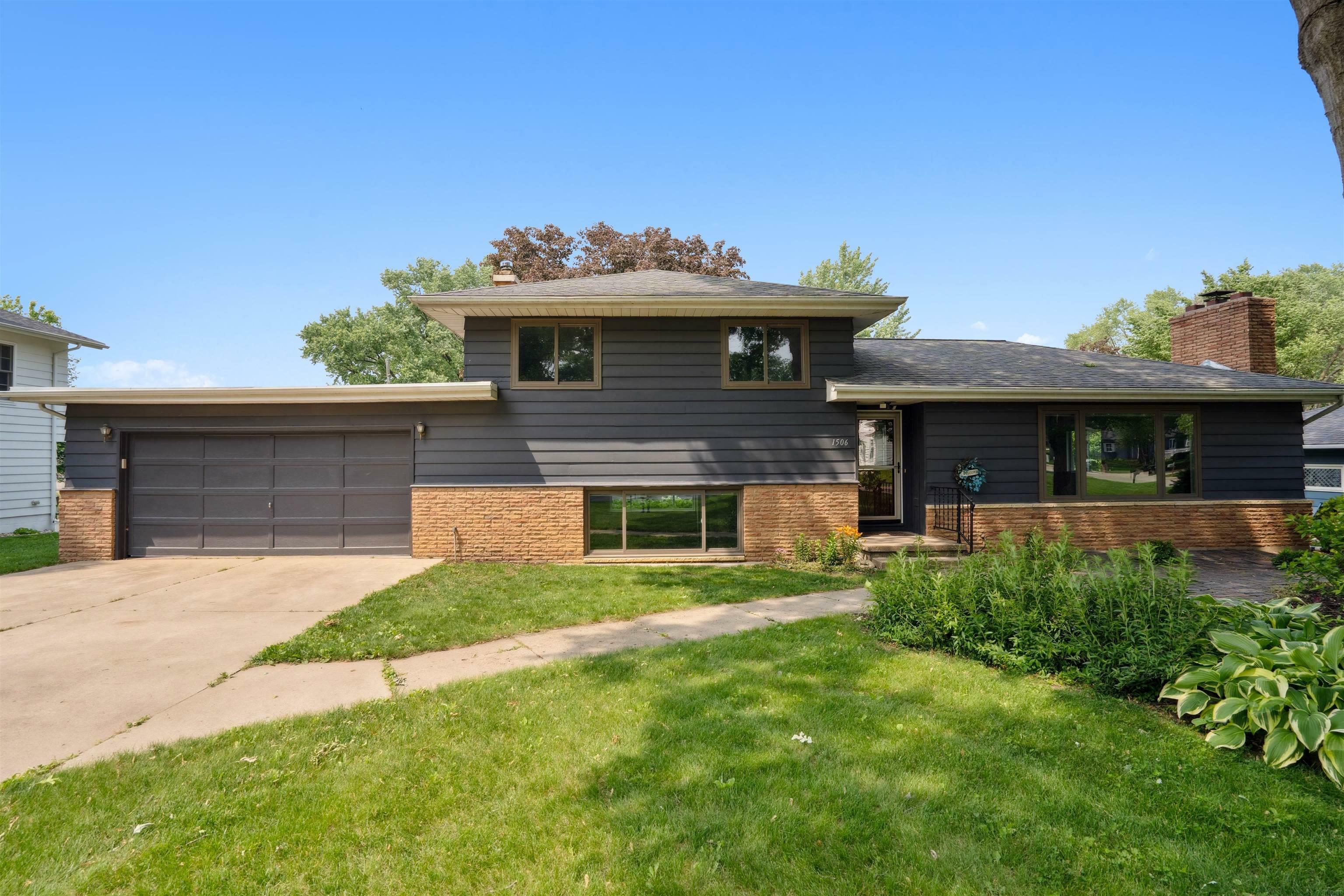 1506 Pin Oak Drive  Cedar Falls IA 50613 photo