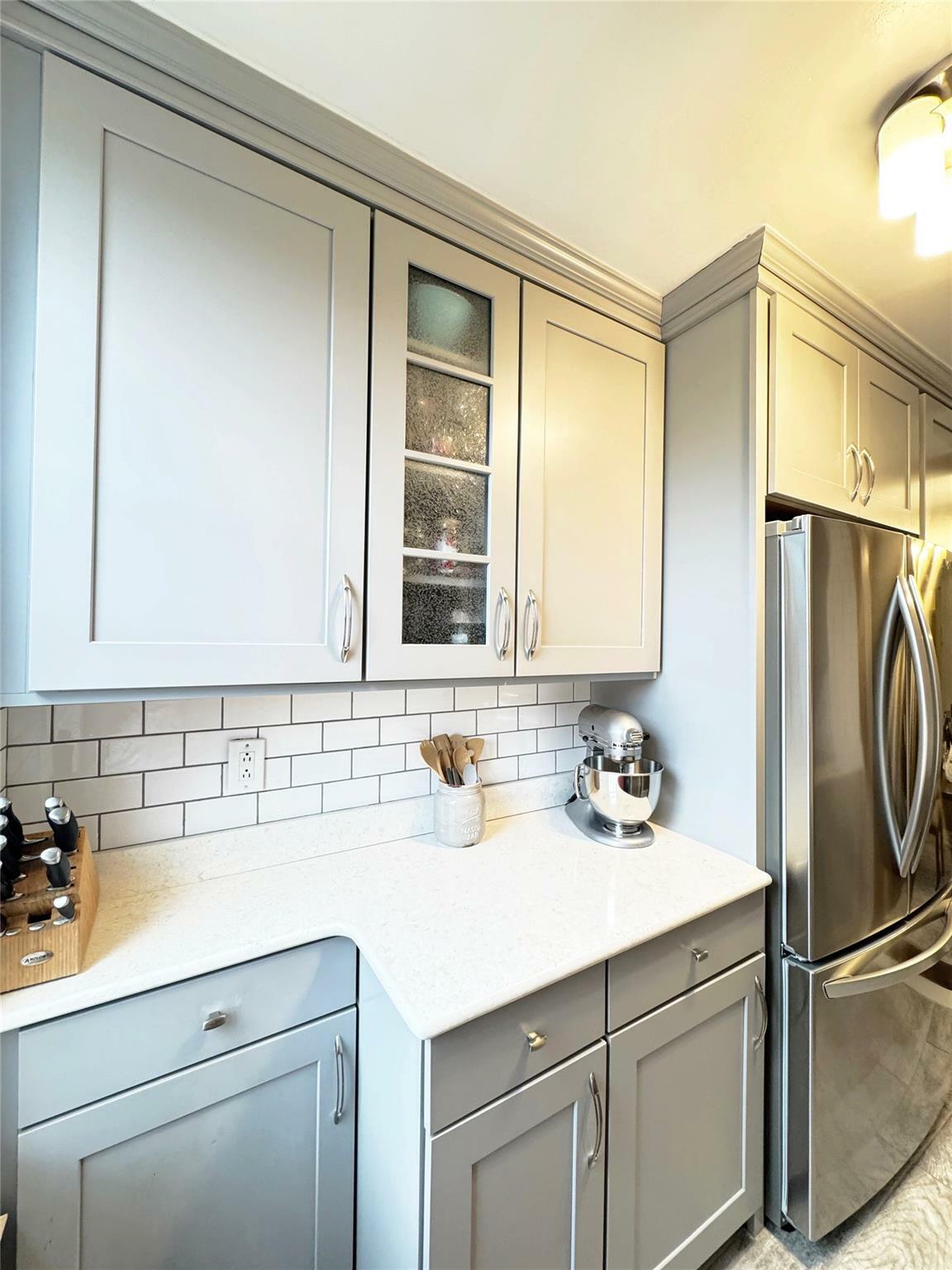 Property Photo: 1475 Thieriot Avenue 6E NY 10460