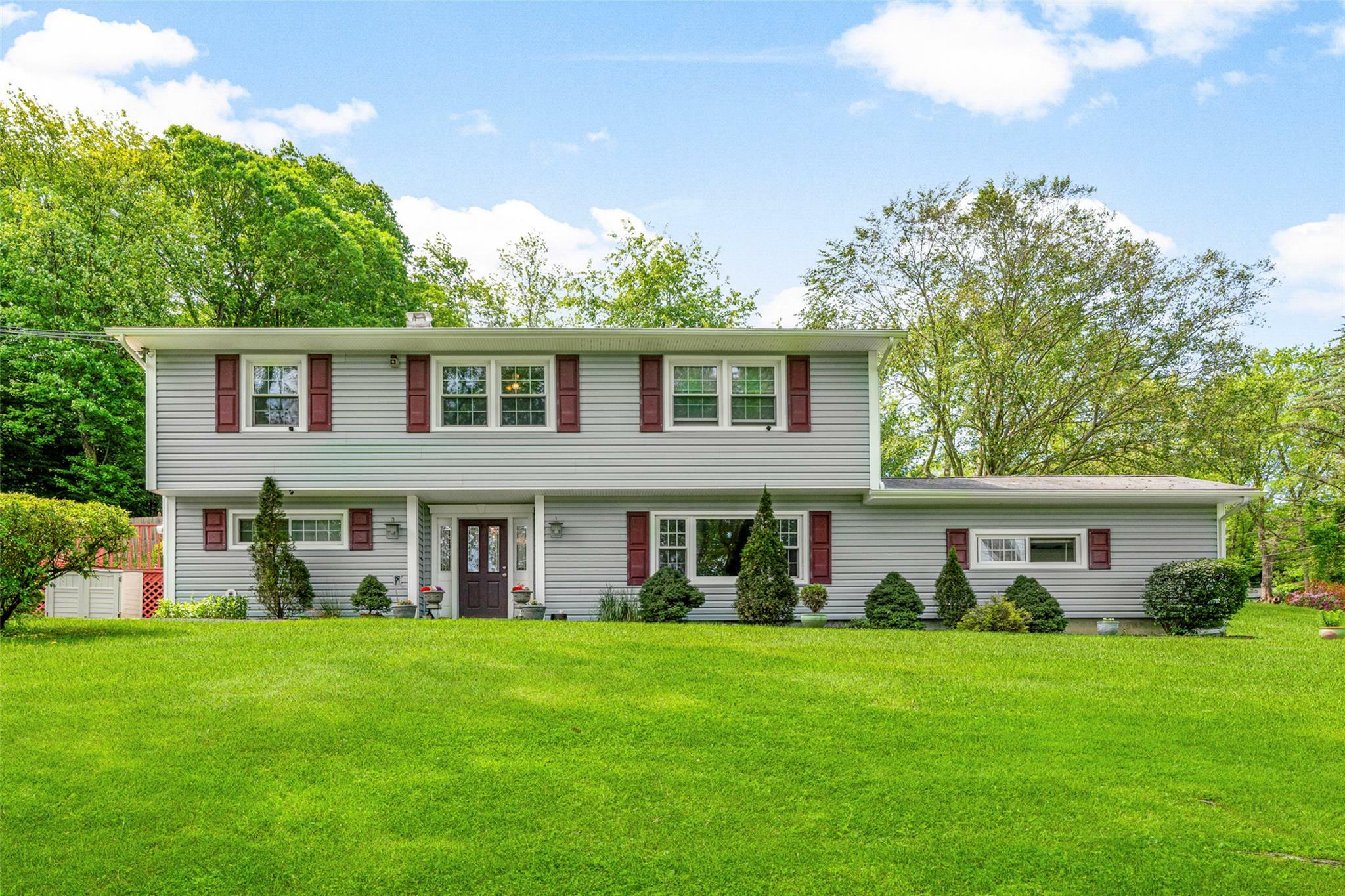 141 Ravencrest Road  Yorktown Heights NY 10598 photo