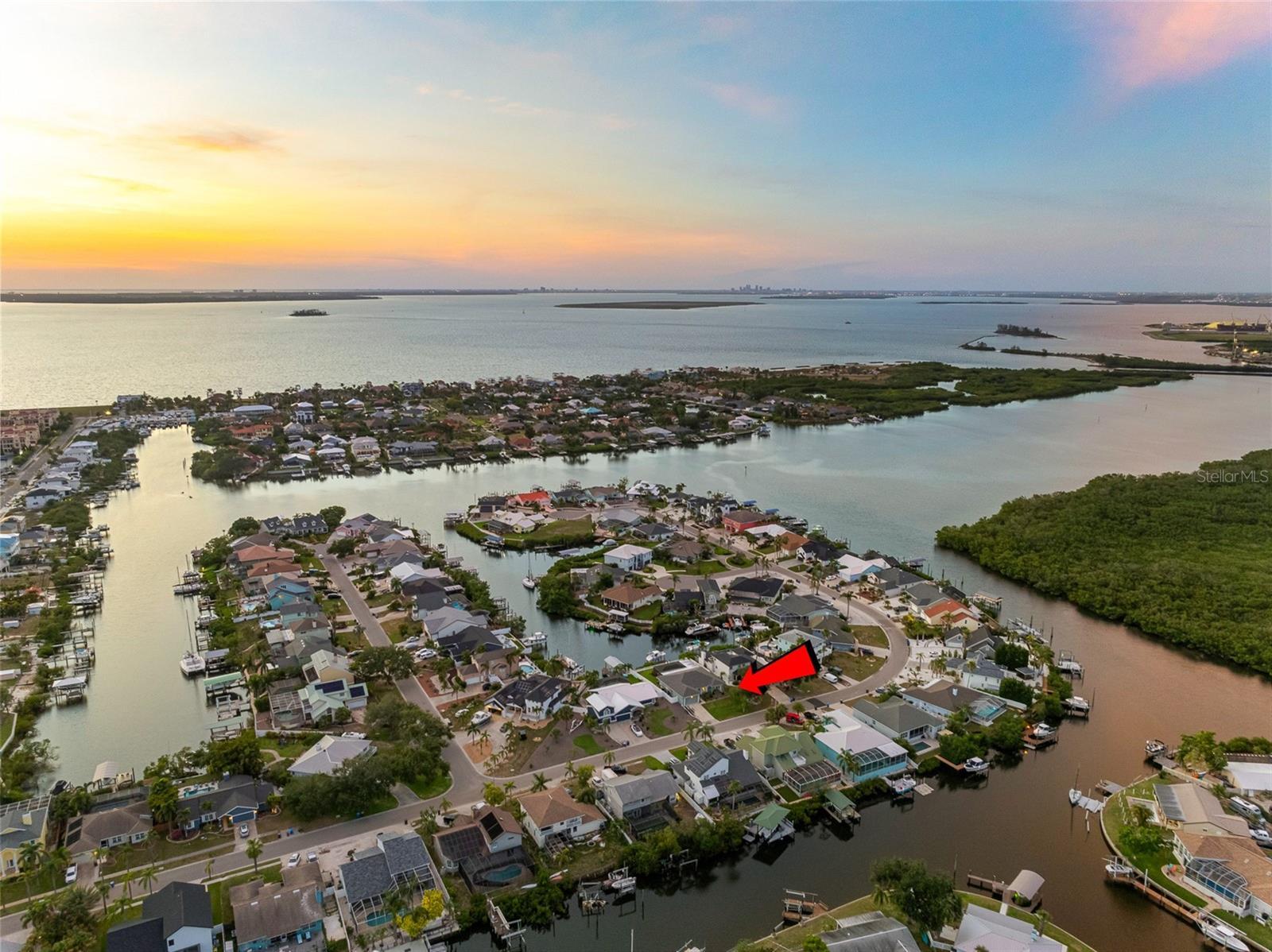 Property Photo: 6604 Dolphin Cove Drive FL 33572