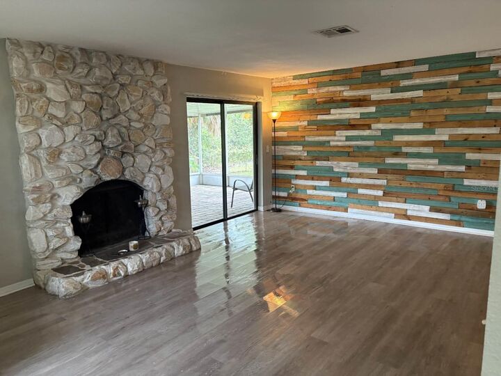 Property Photo: 2123 Woodburn Loop S FL 33813
