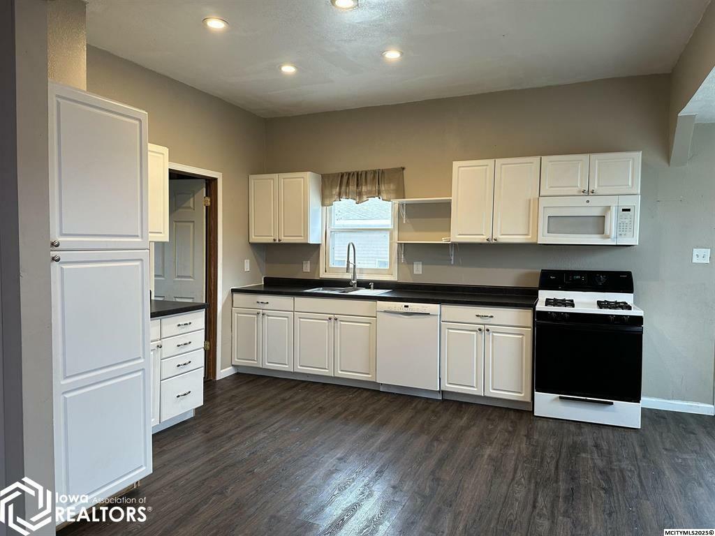 Property Photo: 107 8th Street IA 50459