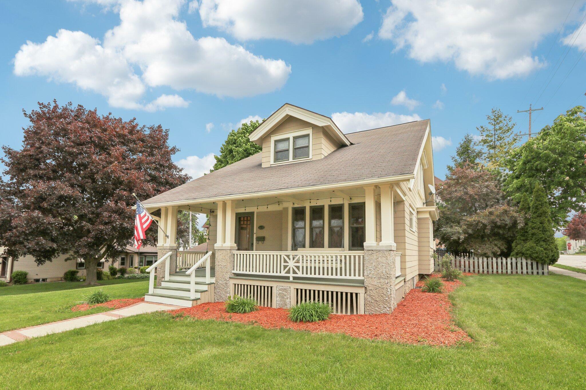 Property Photo: 1432 12th Ave WI 53024