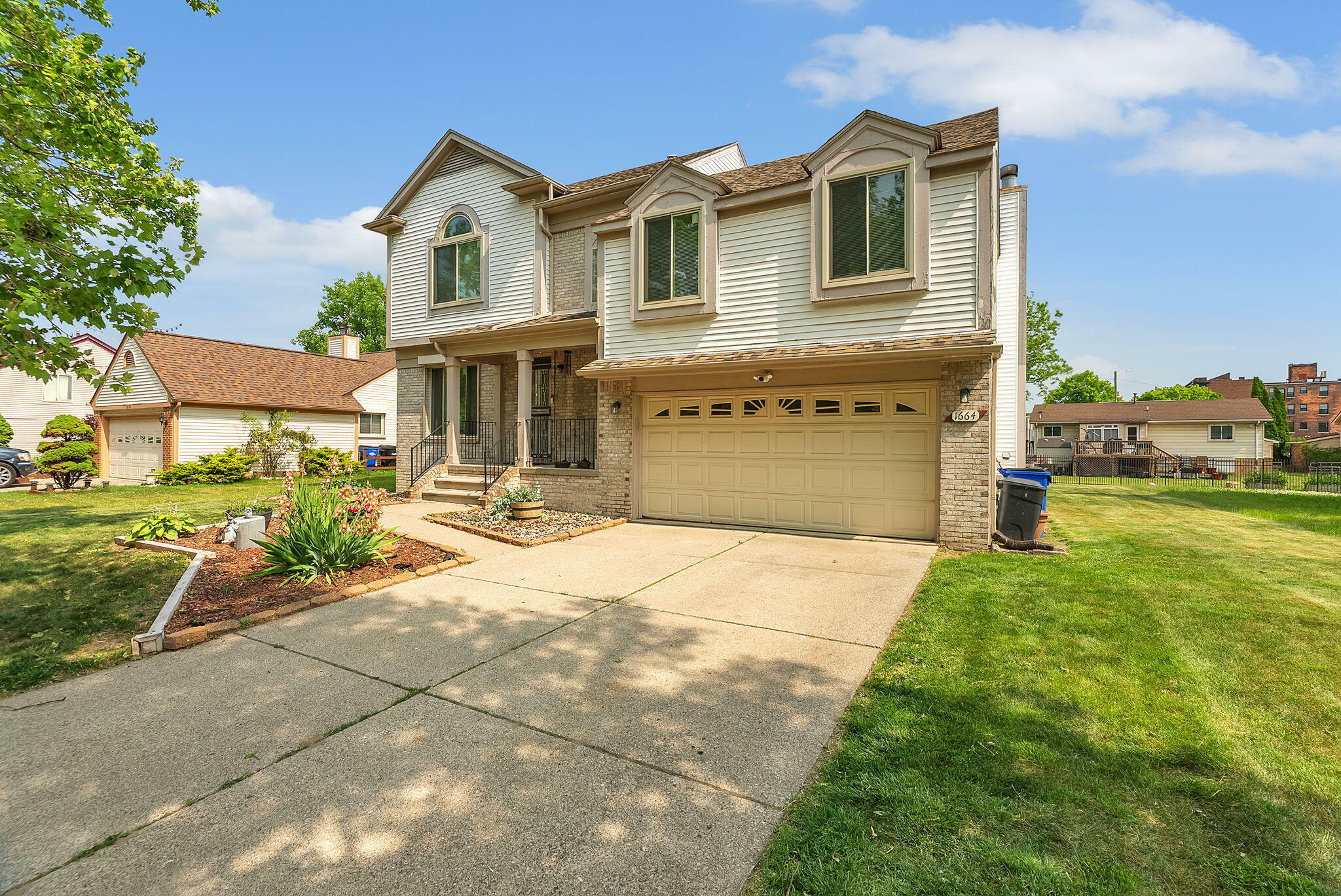 Property Photo: 1664 Estates Drive MI 48206