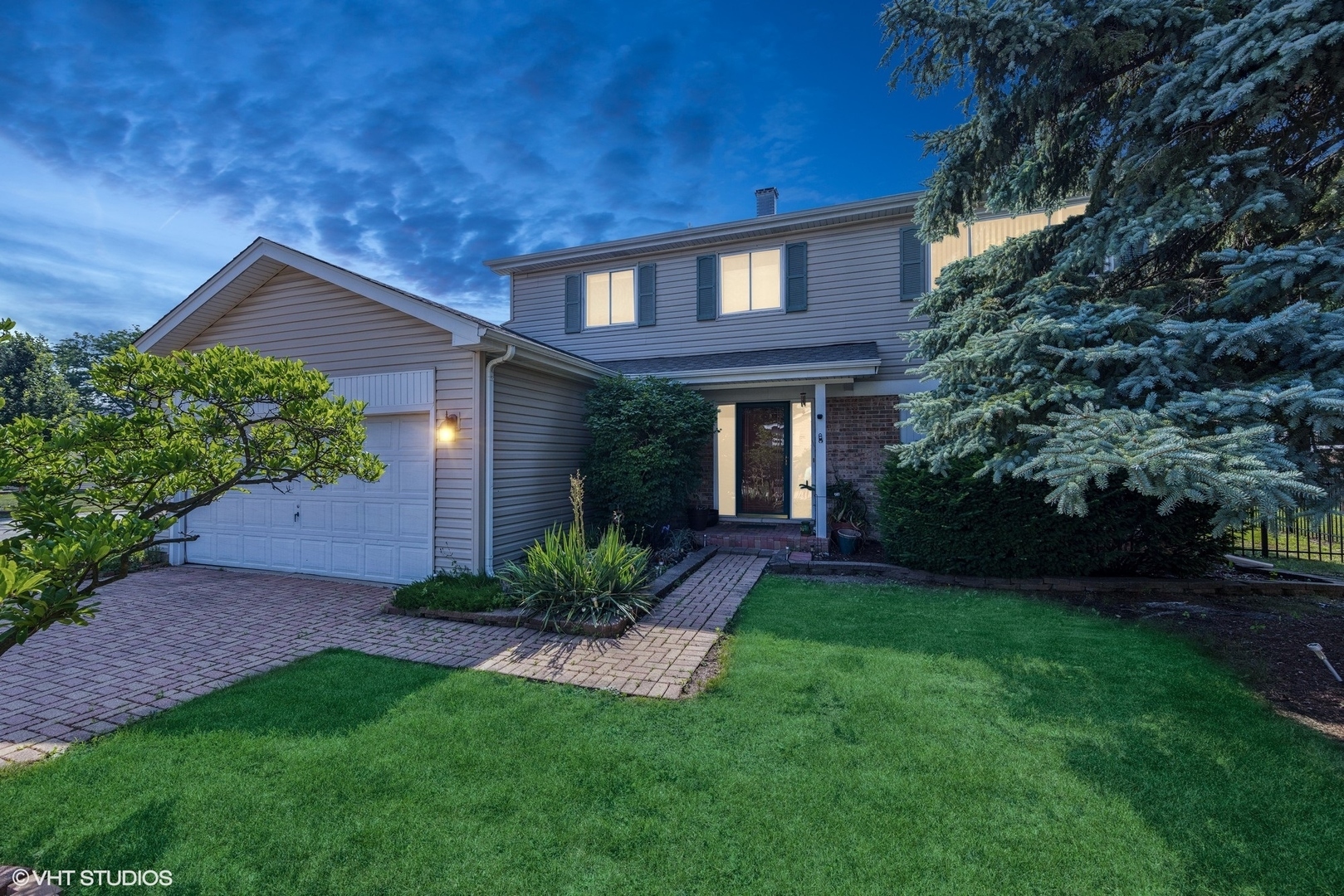 Property Photo: 2040 Downing Street IL 60148