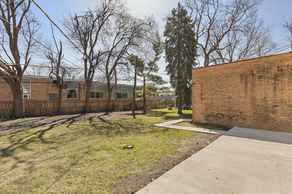 Property Photo:  7241 N Kilpatrick Avenue  IL 60712 