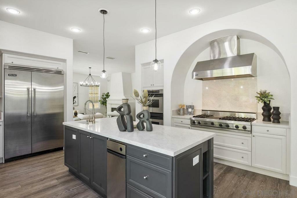 Property Photo: 11649 Thistle Hill Pl CA 92130