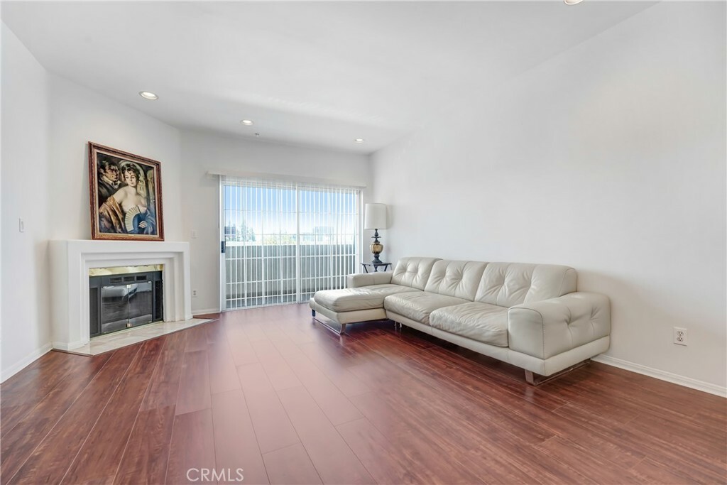 Property Photo: 5219 Newcastle Avenue 302 CA 91316