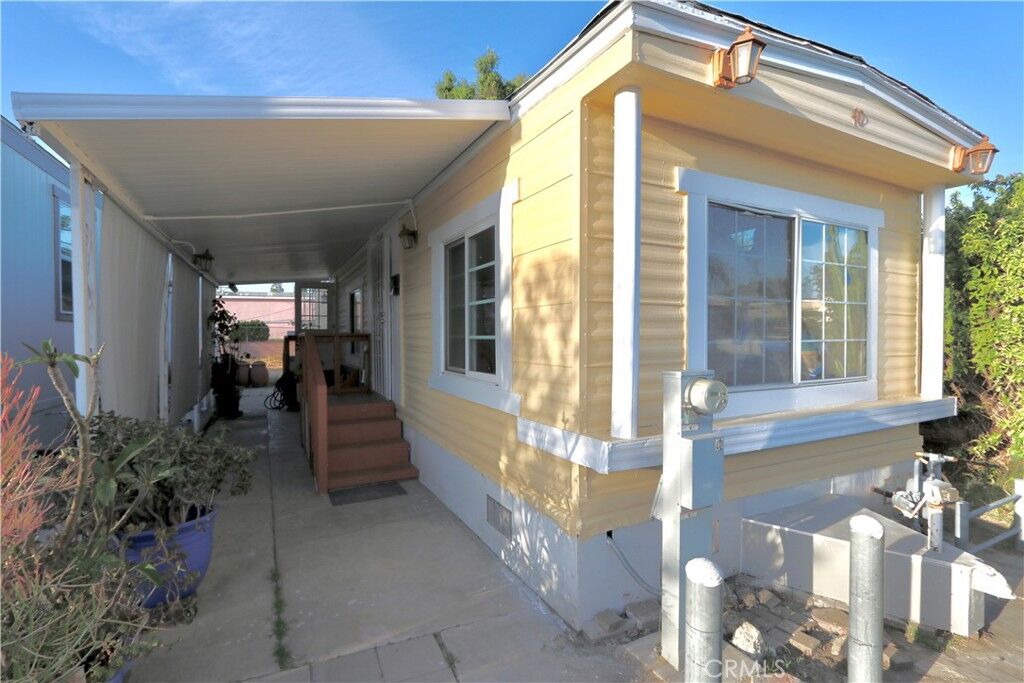 Property Photo:  13441 Lakewood Boulevard 40  CA 90242 