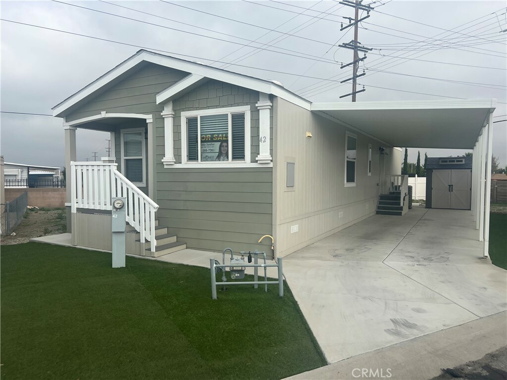 Property Photo: 260 N Lyon Ave 42 CA 92543