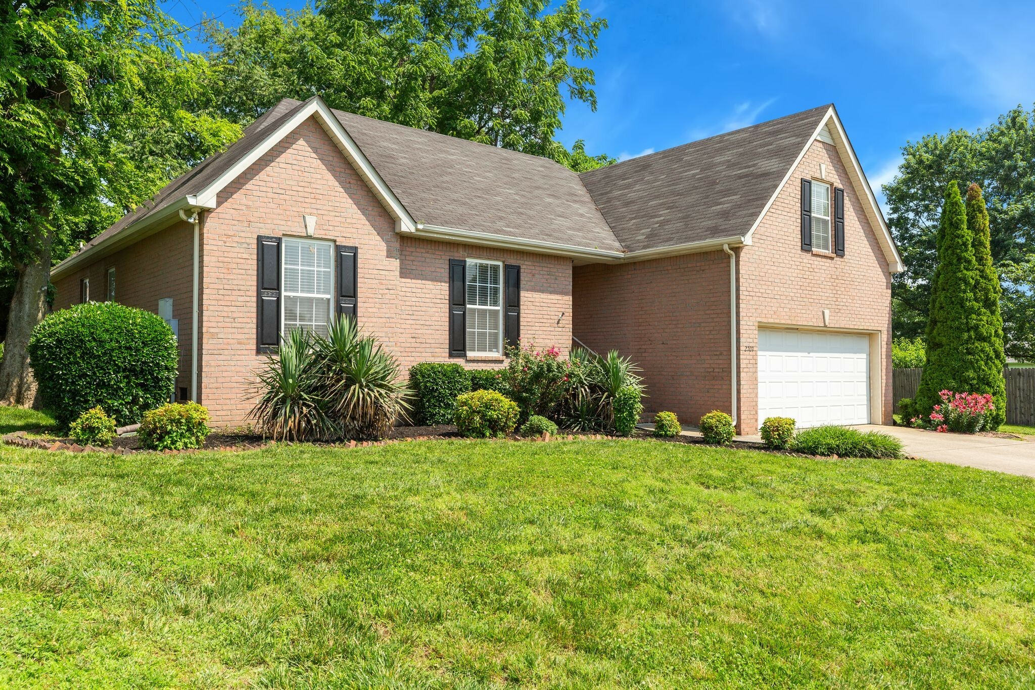 Property Photo: 2707 Comer Dr TN 37128