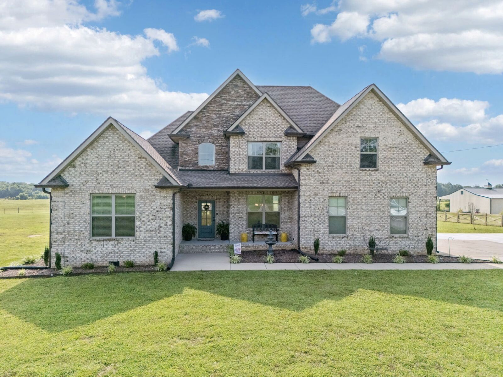 Property Photo:  2092 Longview Rd  TN 37020 