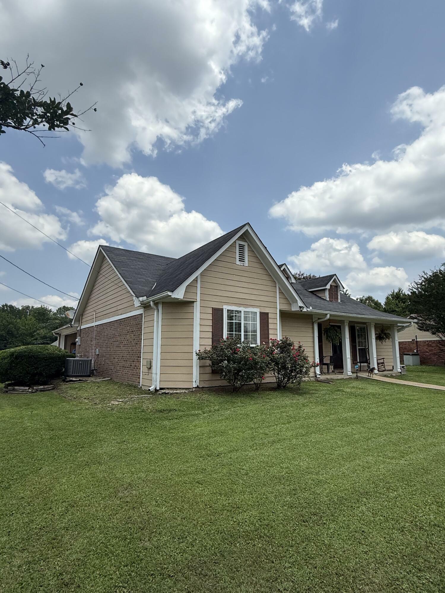 Property Photo:  1022 Marquette Street  MS 38801 