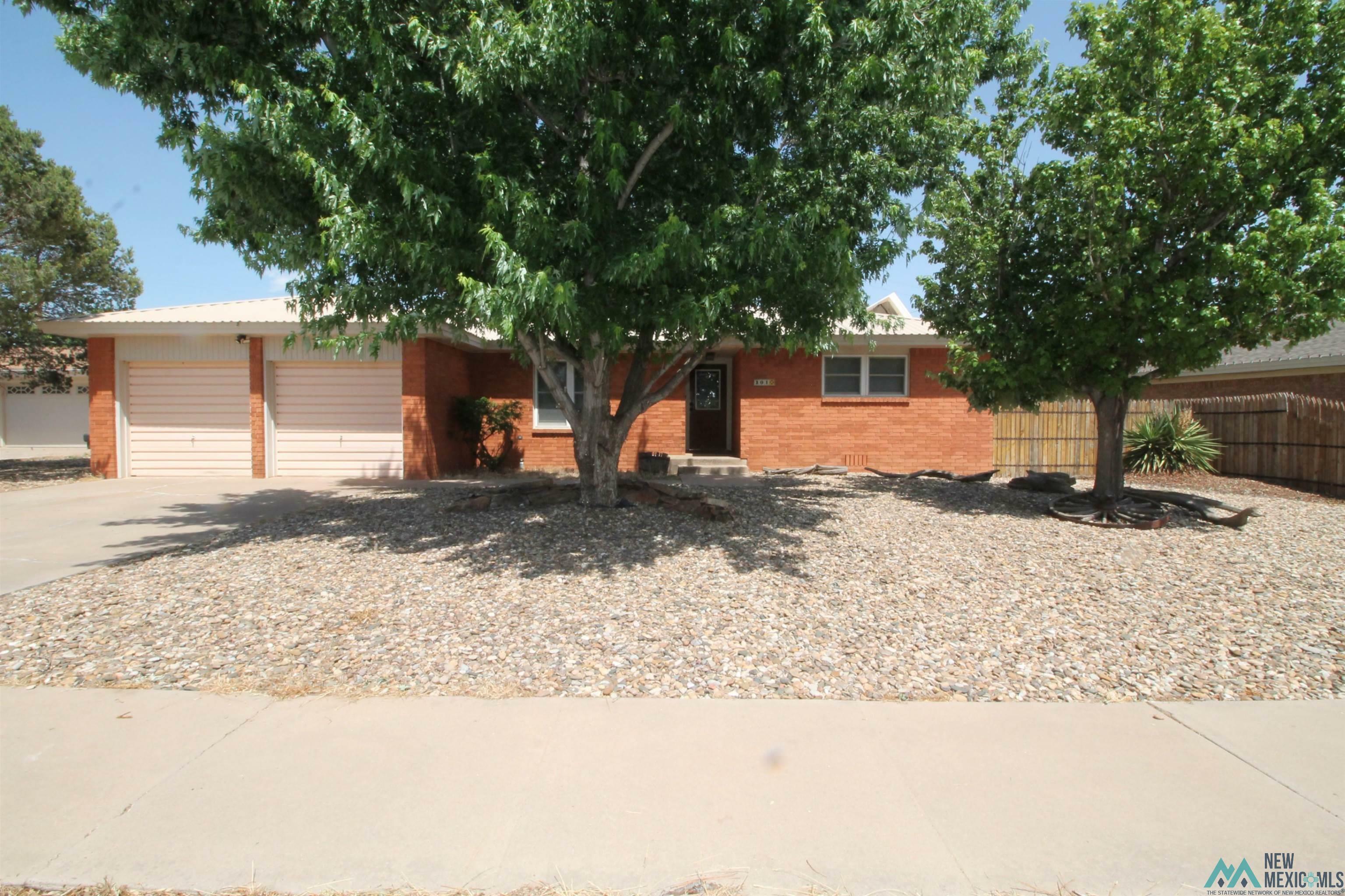 Property Photo: 301 Cactus Drive NM 88101