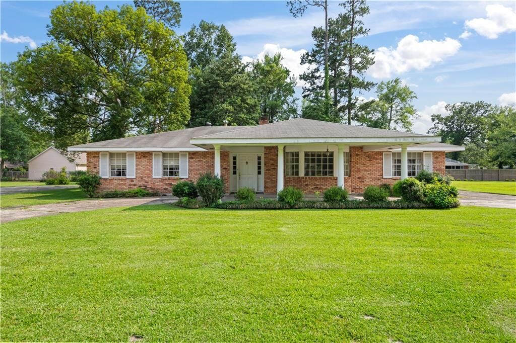 Property Photo: 213 N Jayson Drive LA 70458