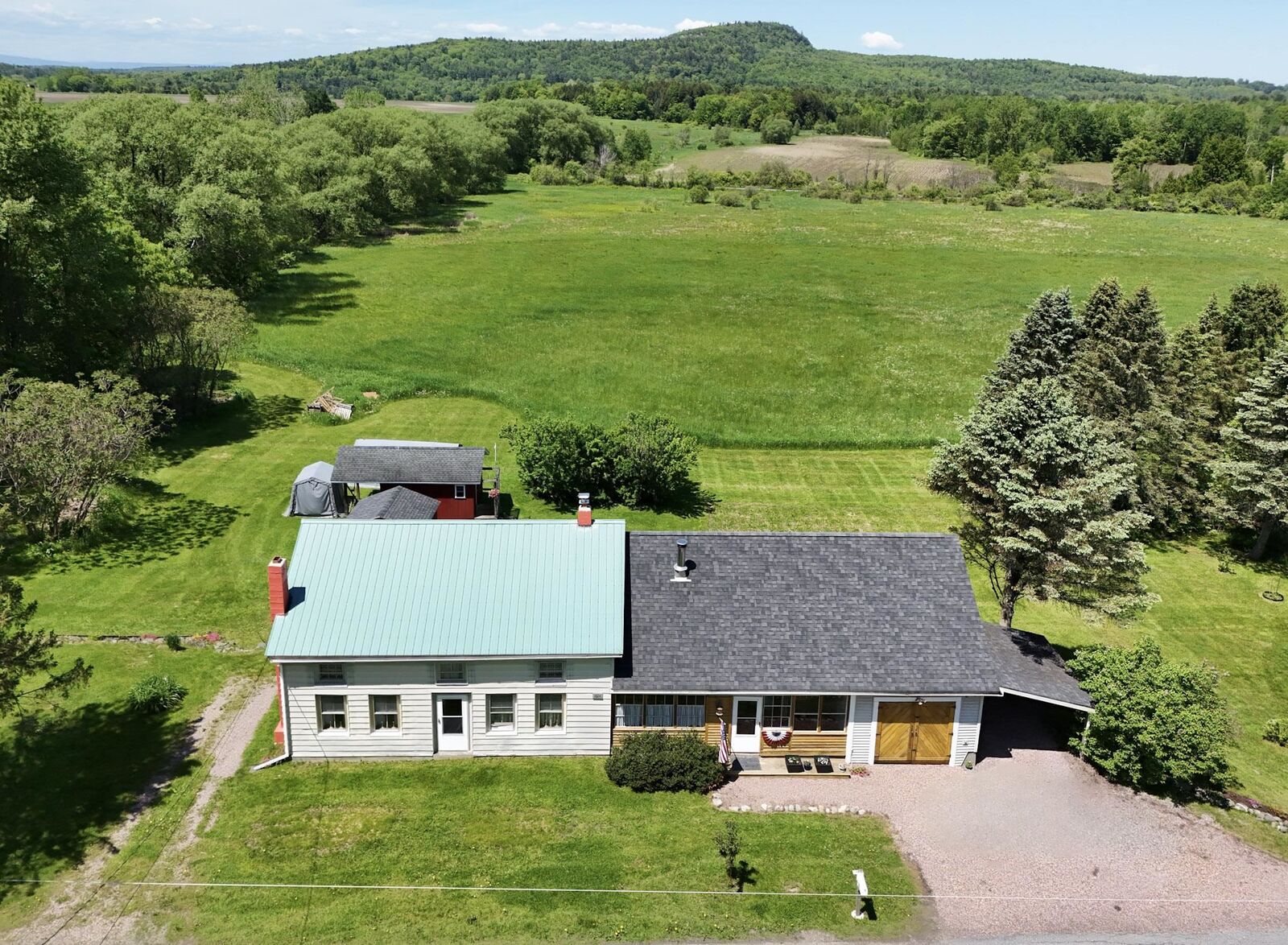 Property Photo: 398 North Road VT 05468