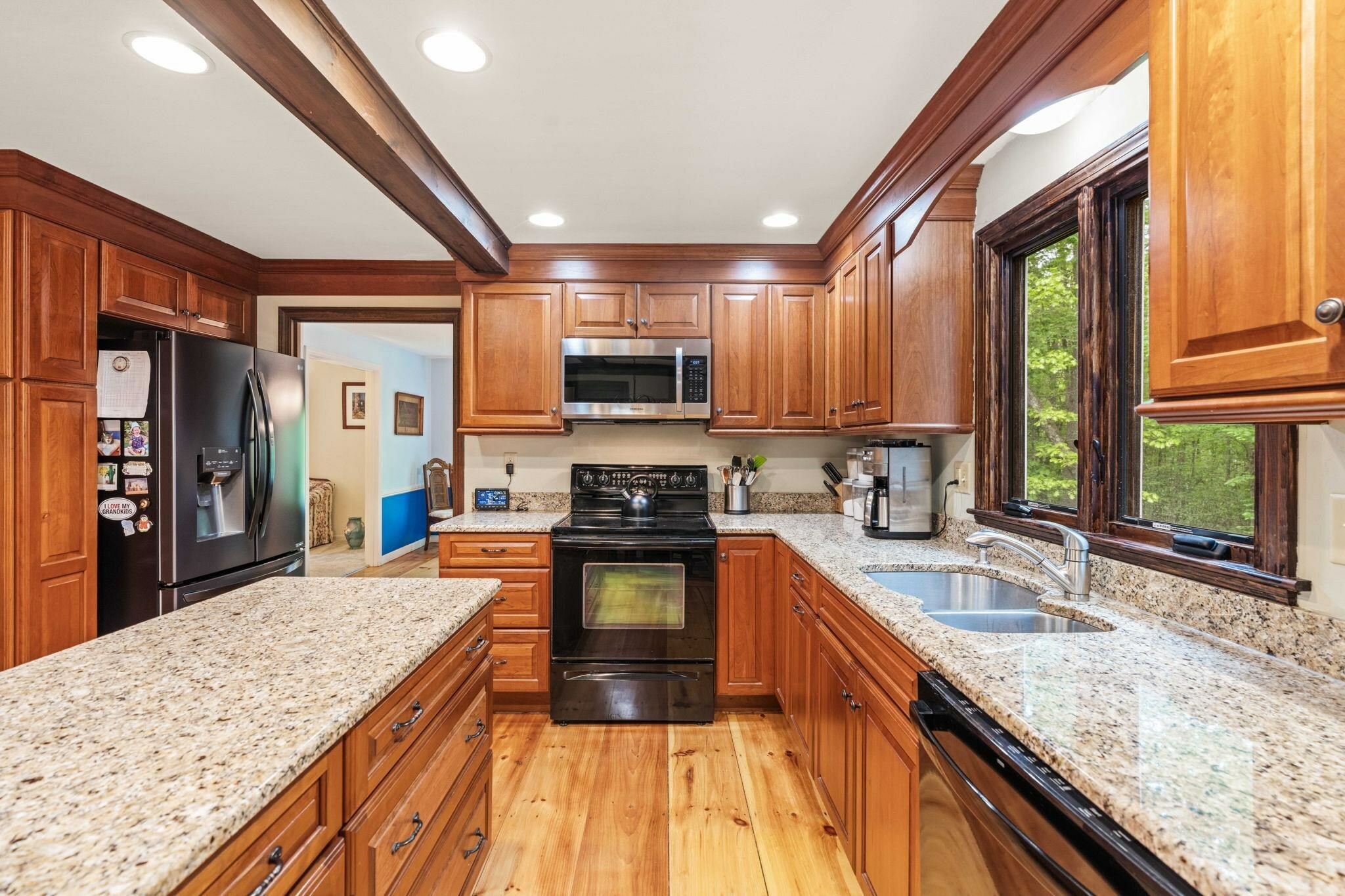 Property Photo: 9 Candlewood Drive NH 03031
