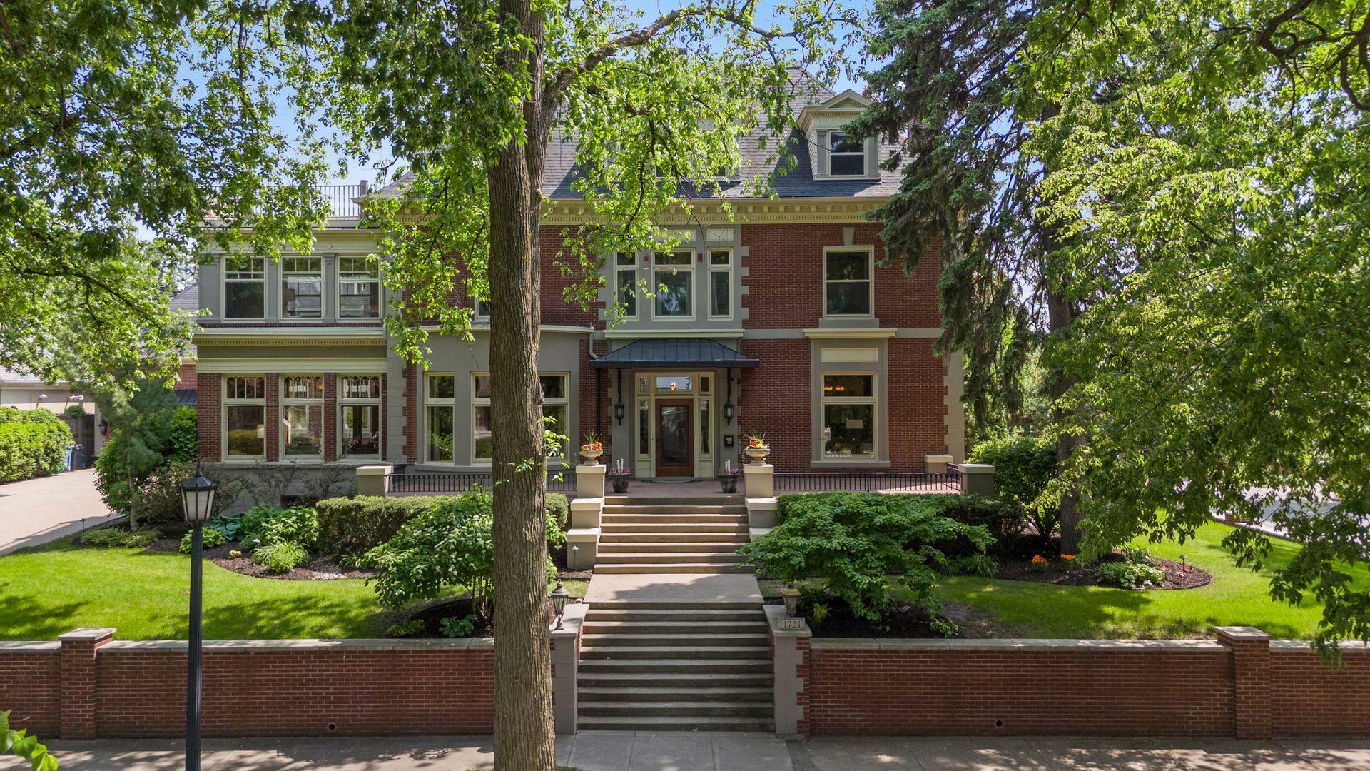 1721 Mount Curve Avenue  Minneapolis MN 55403 photo