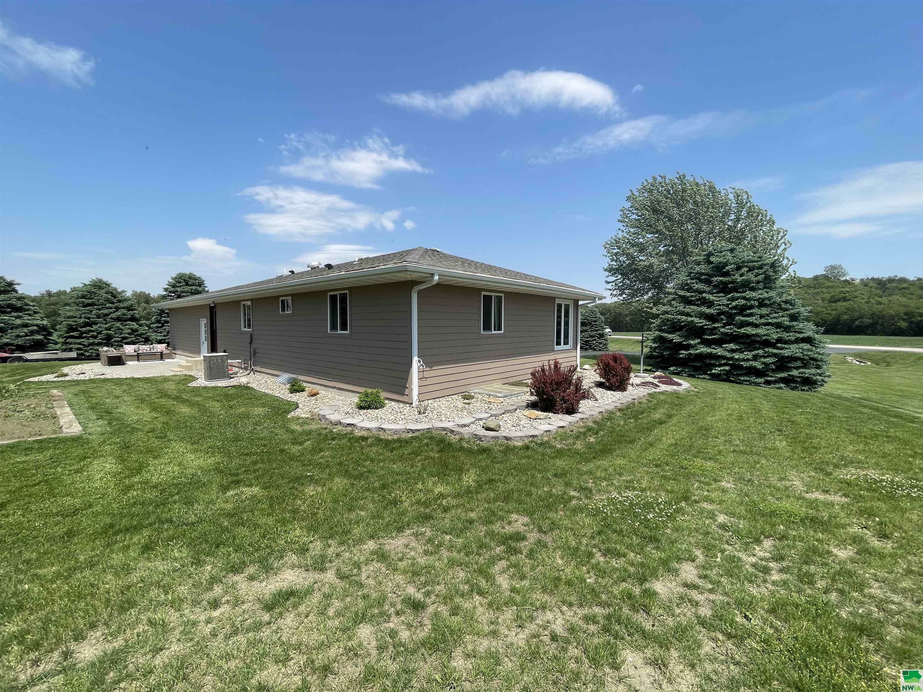 Property Photo: 6 Highway 35 NE 68741