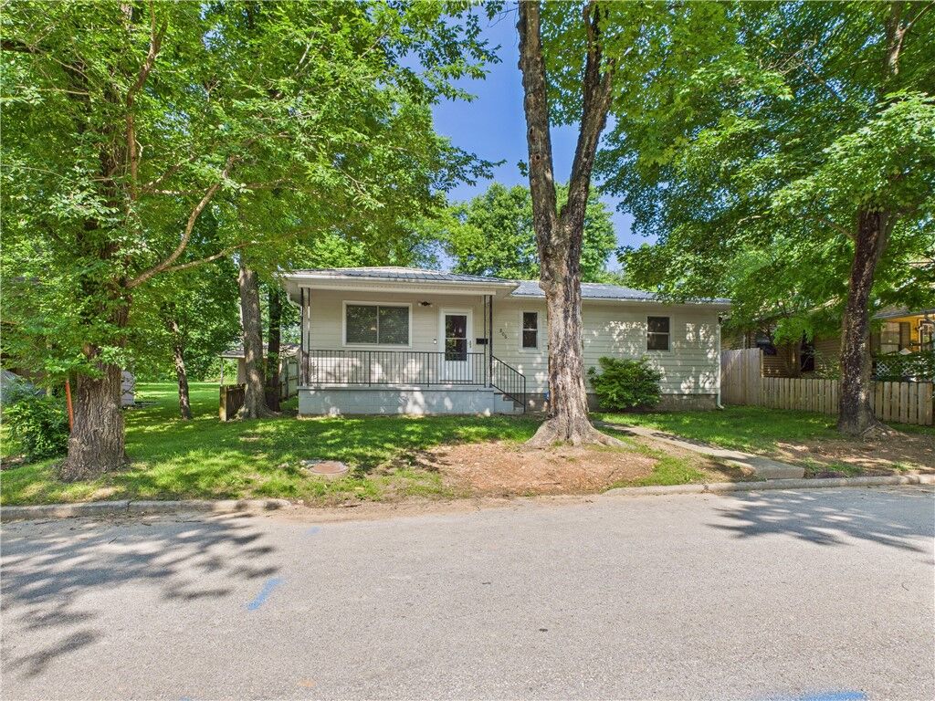 Property Photo: 806 N Robinson Street AR 72601