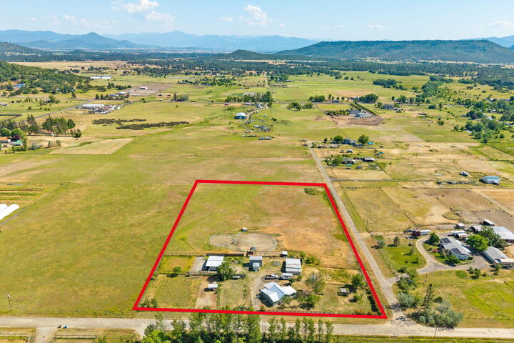 4071 Winnetka Road  White City OR 97503 photo