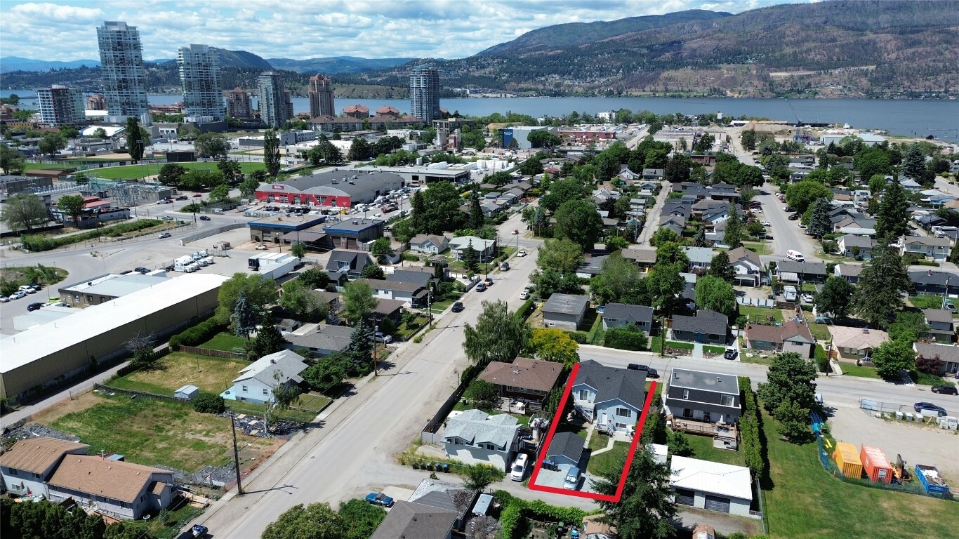 Property Photo:  885 Walrod Street  BC V1Y 2S4 