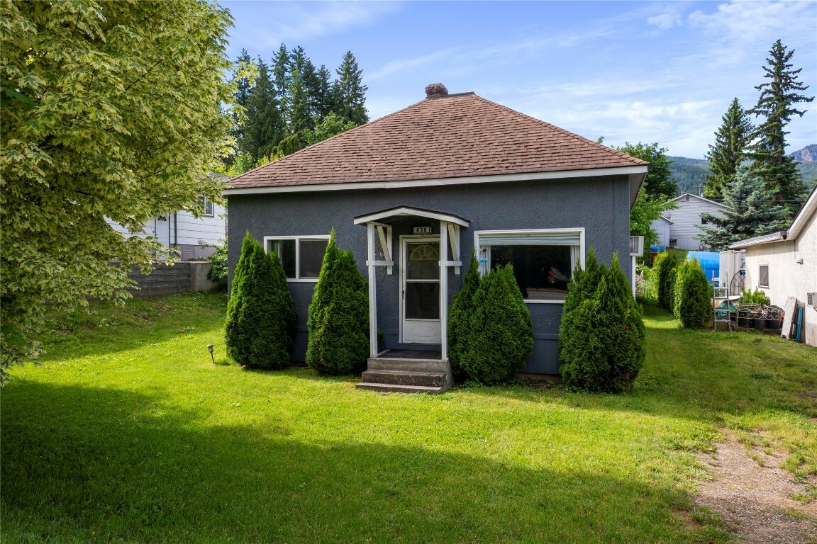 Property Photo: 630 Okanagan SE Avenue BC V1E 1G7