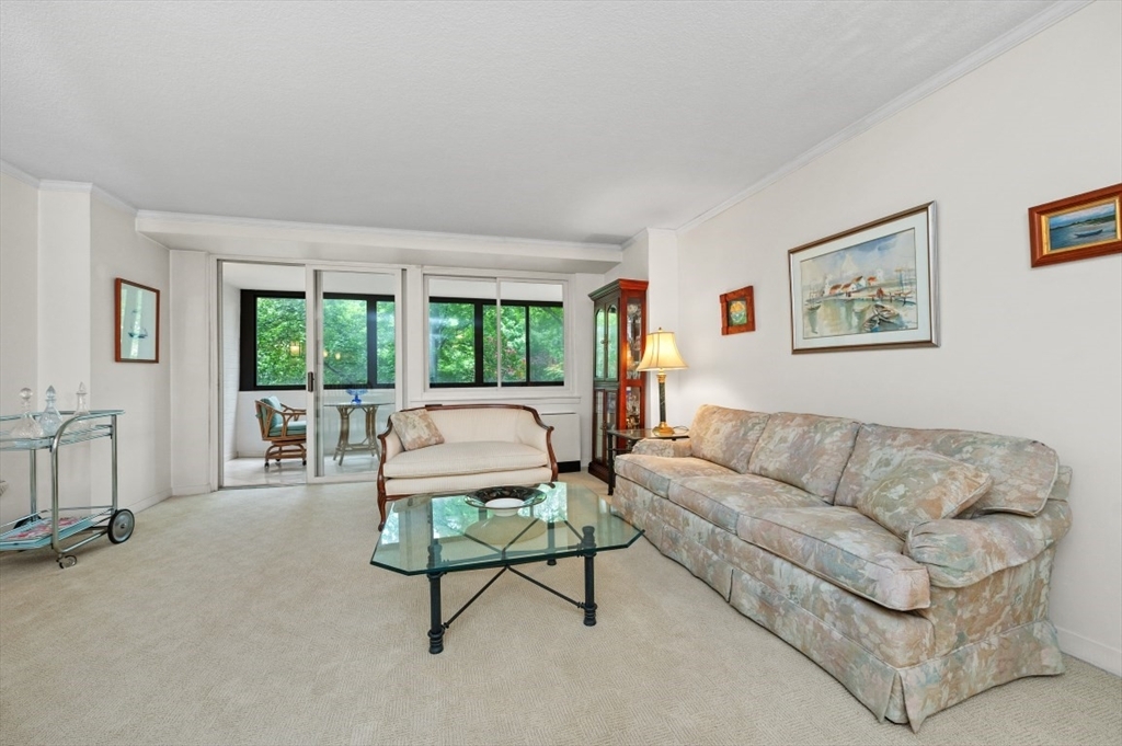 Property Photo: 2 Hawthorne Place 2E &Amp 2F MA 02114