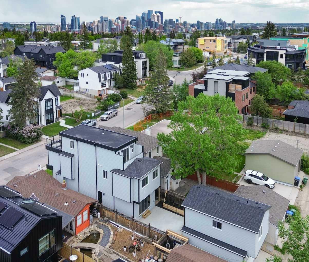 Property Photo: 2219 29 Avenue SW AB T2T 1N8