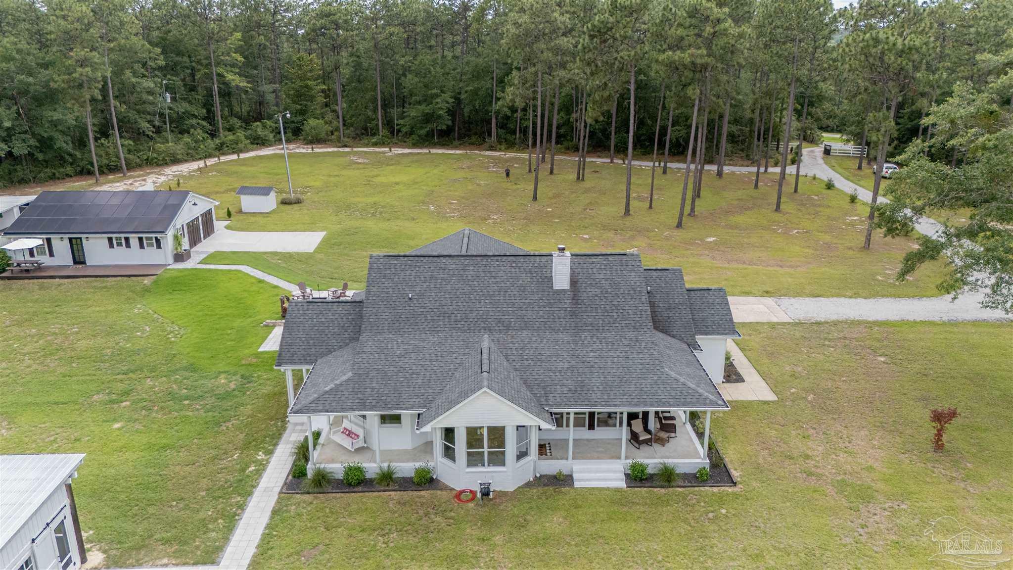 Property Photo: 4460 N Hwy 29 FL 32577