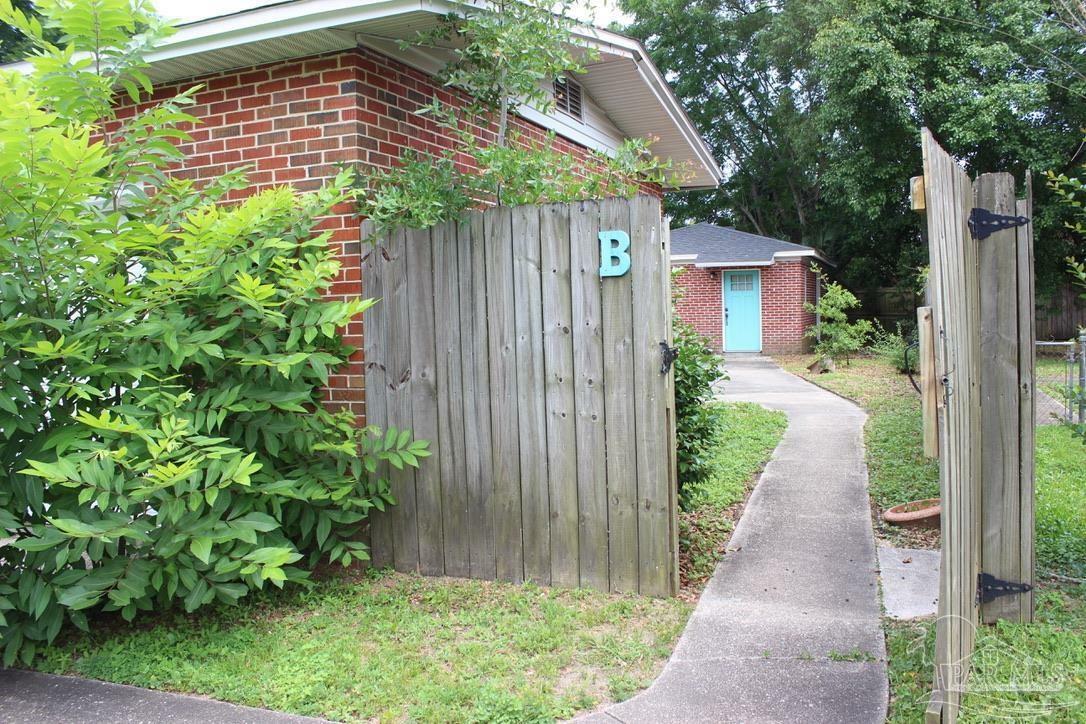 Property Photo: 1003 E Texar Dr FL 32503