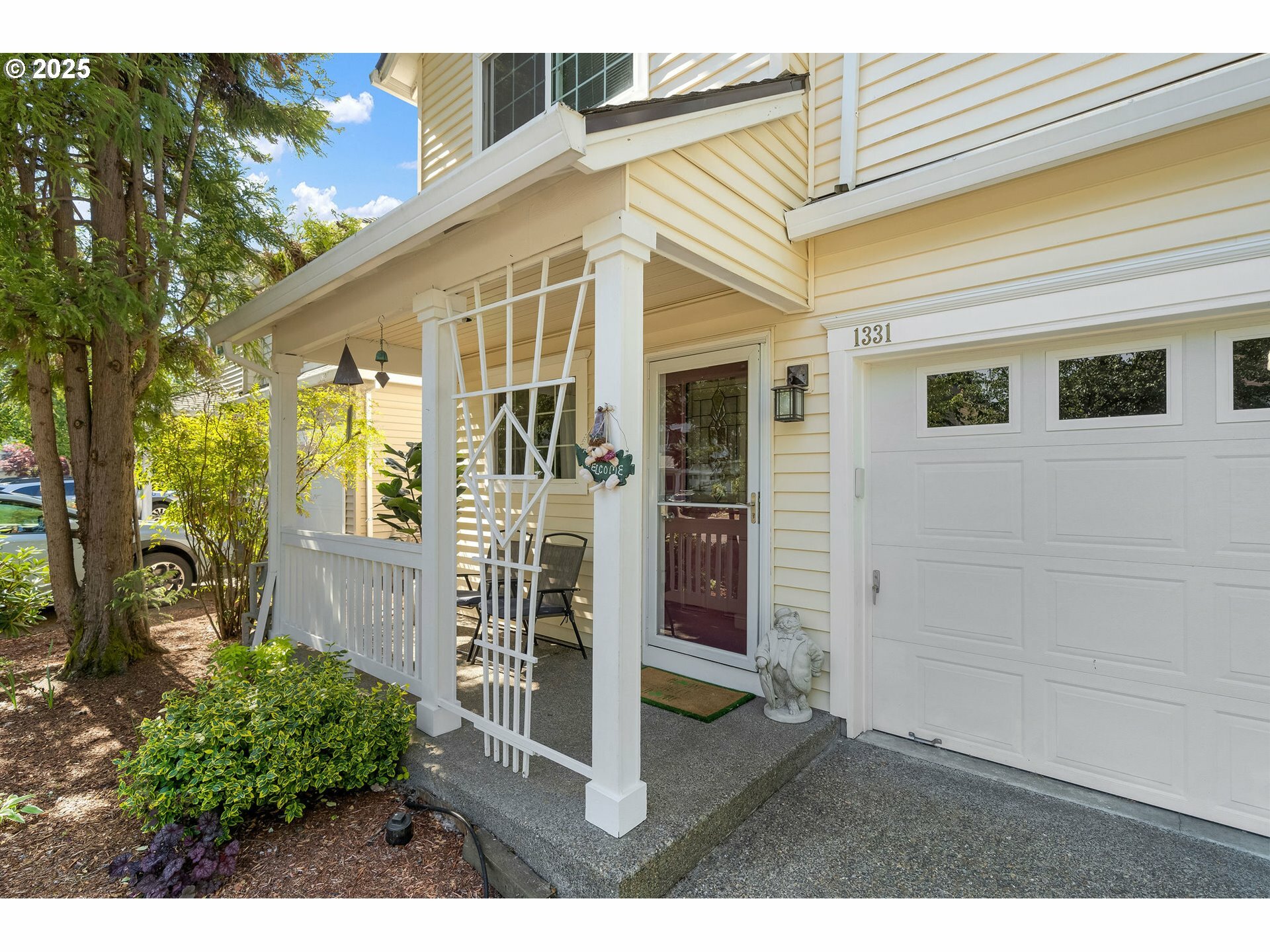 Property Photo:  1331 NE Parkside Dr  OR 97124 