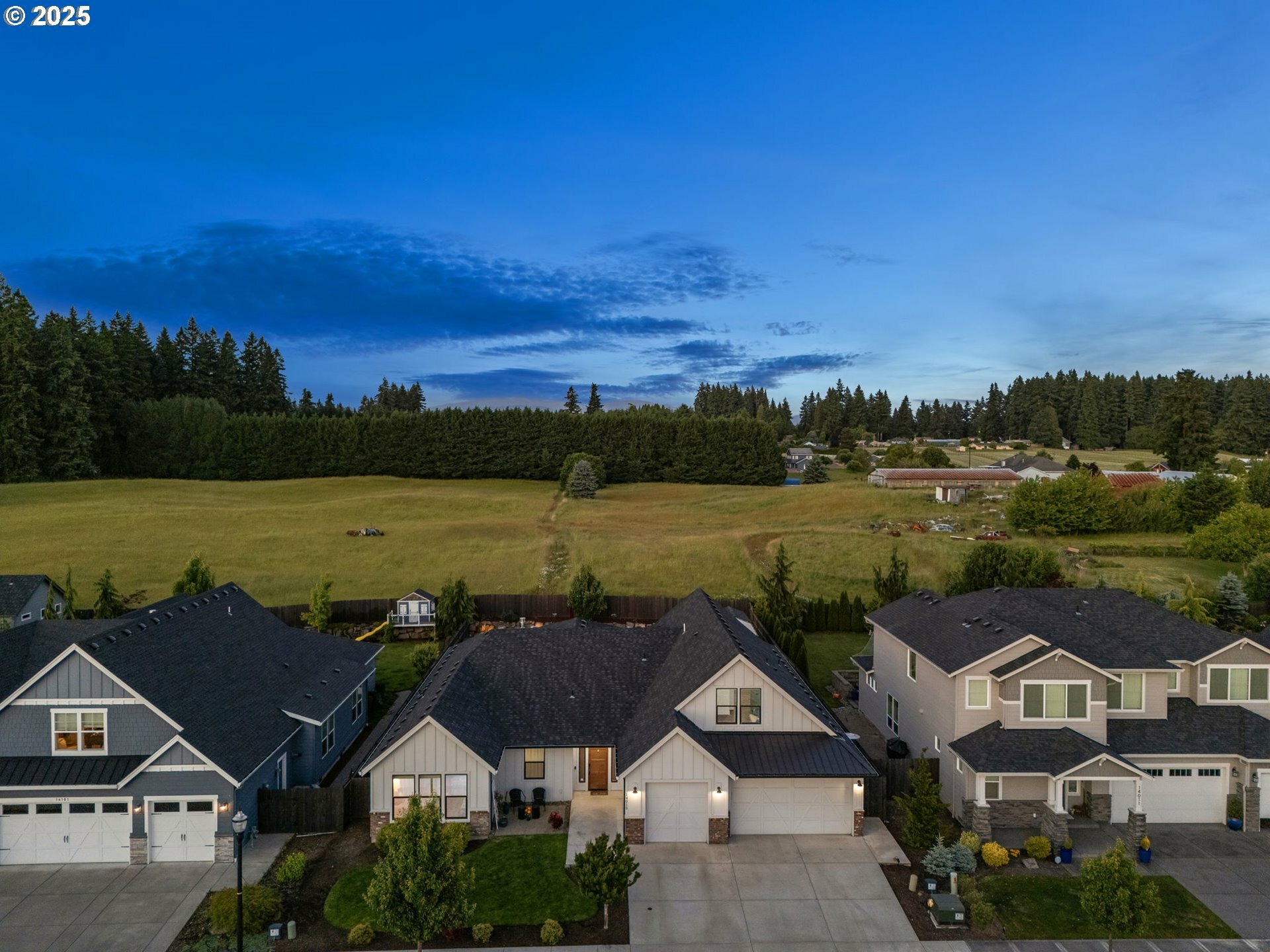 Property Photo:  14015 NE 52nd Ave  WA 98686 