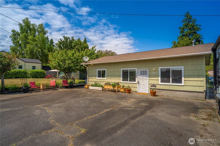 Property Photo:  3728  Laurel Place  WA 98312 