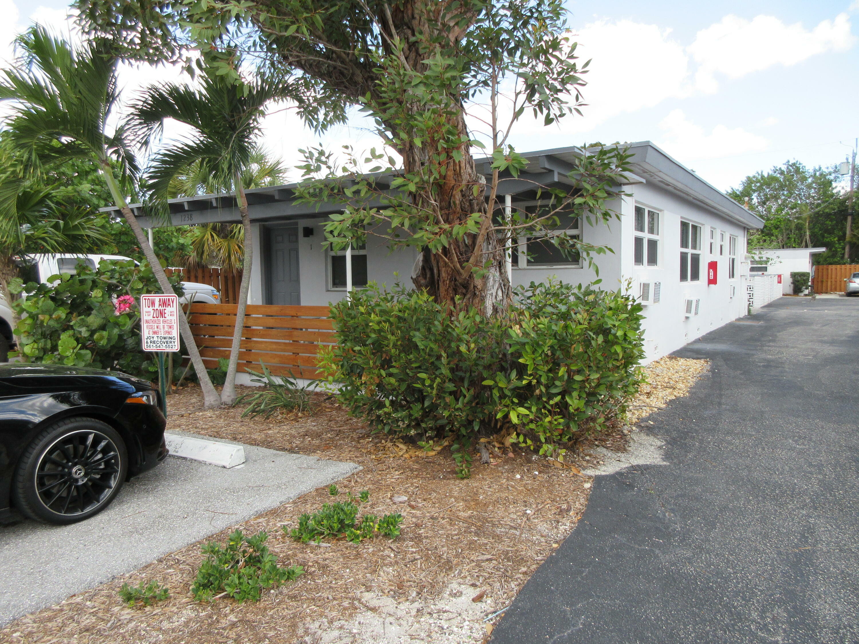 Property Photo: 1238 17th Avenue N 3 FL 33460