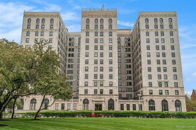 Property Photo: 15 E Kirby Street MI 48202