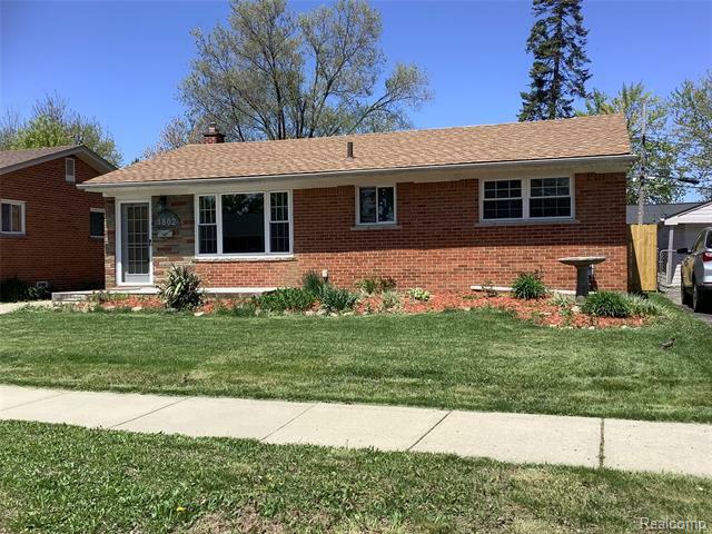 Property Photo: 1802 Chaucer Avenue MI 48071