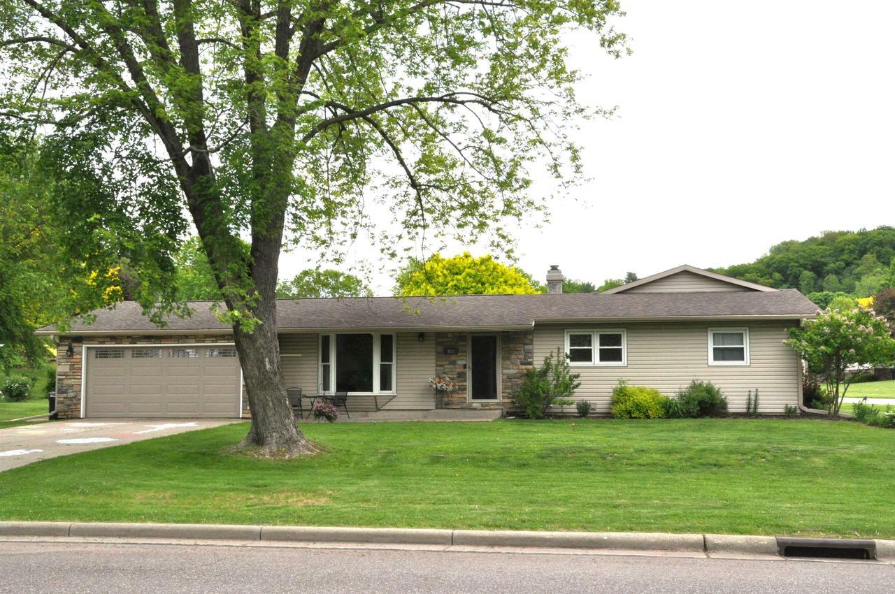 Property Photo: 985 Fairway Circle WI 53577