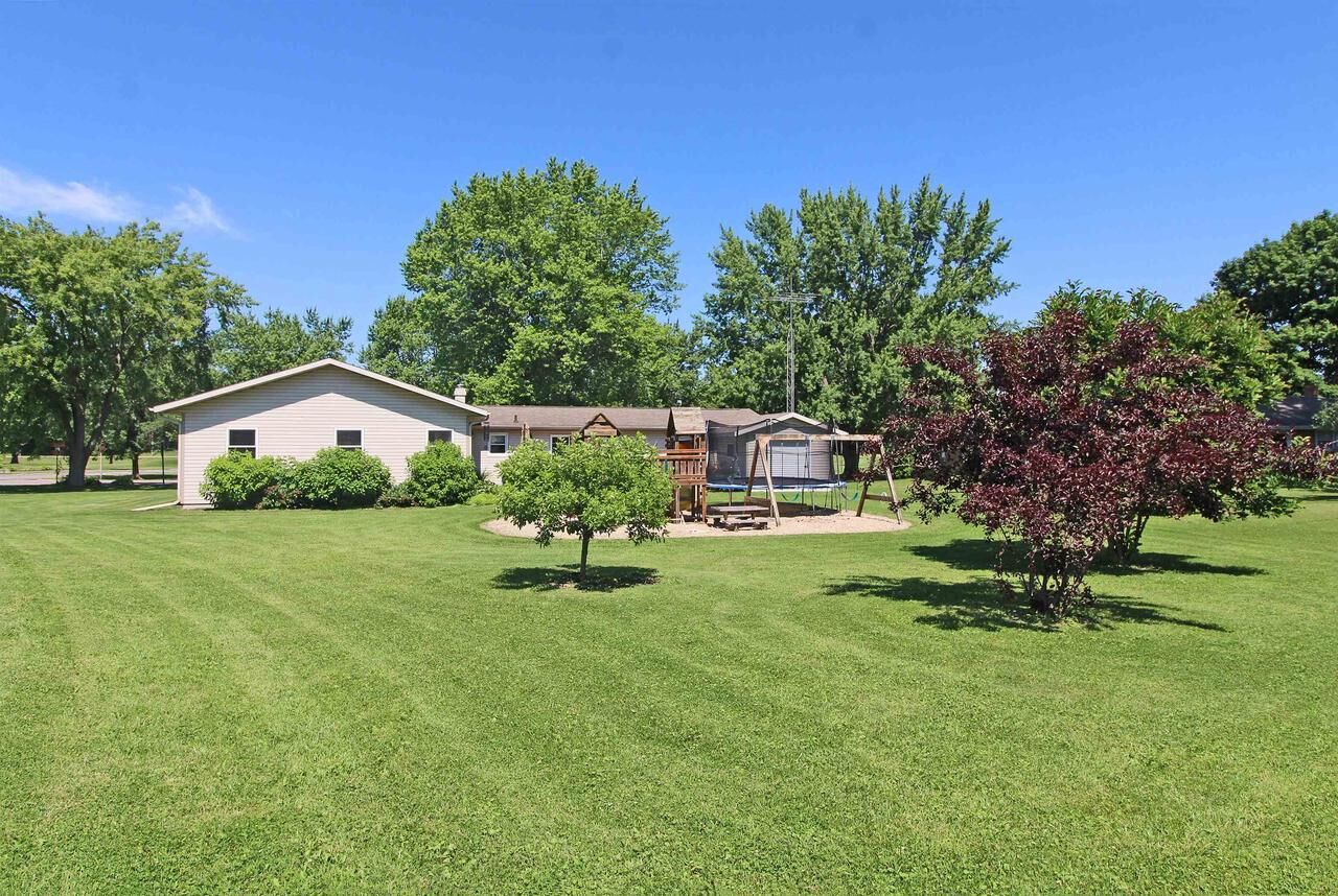 Property Photo: 985 Fairway Circle WI 53577