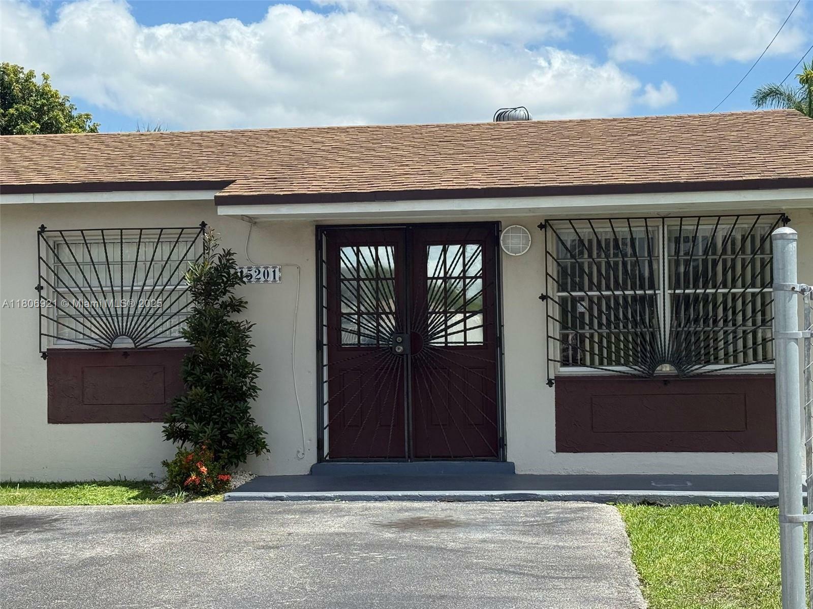 Property Photo: 15201 SW 307th Rd 15201 FL 33033