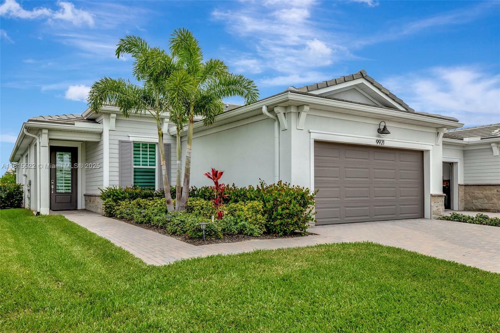 Property Photo: 9921 SW Isabelline Dr FL 34987