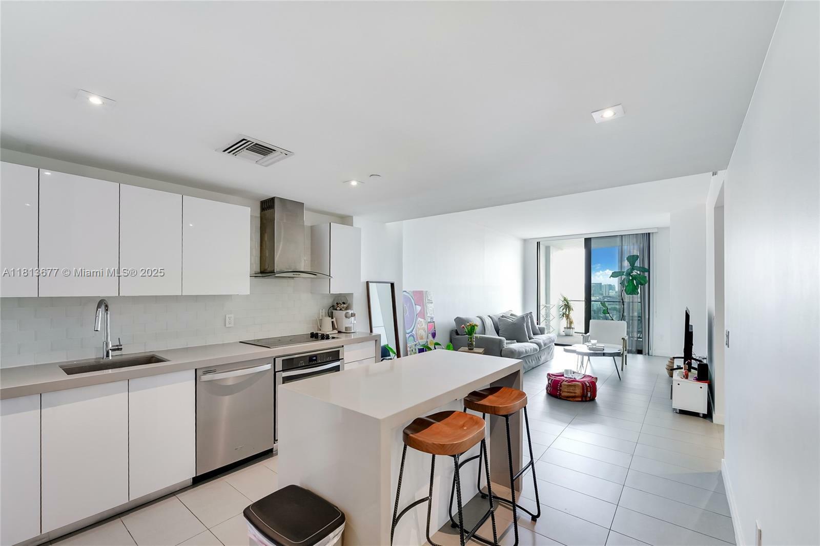 Property Photo: 1600 NE 1st Ave 1112 FL 33132
