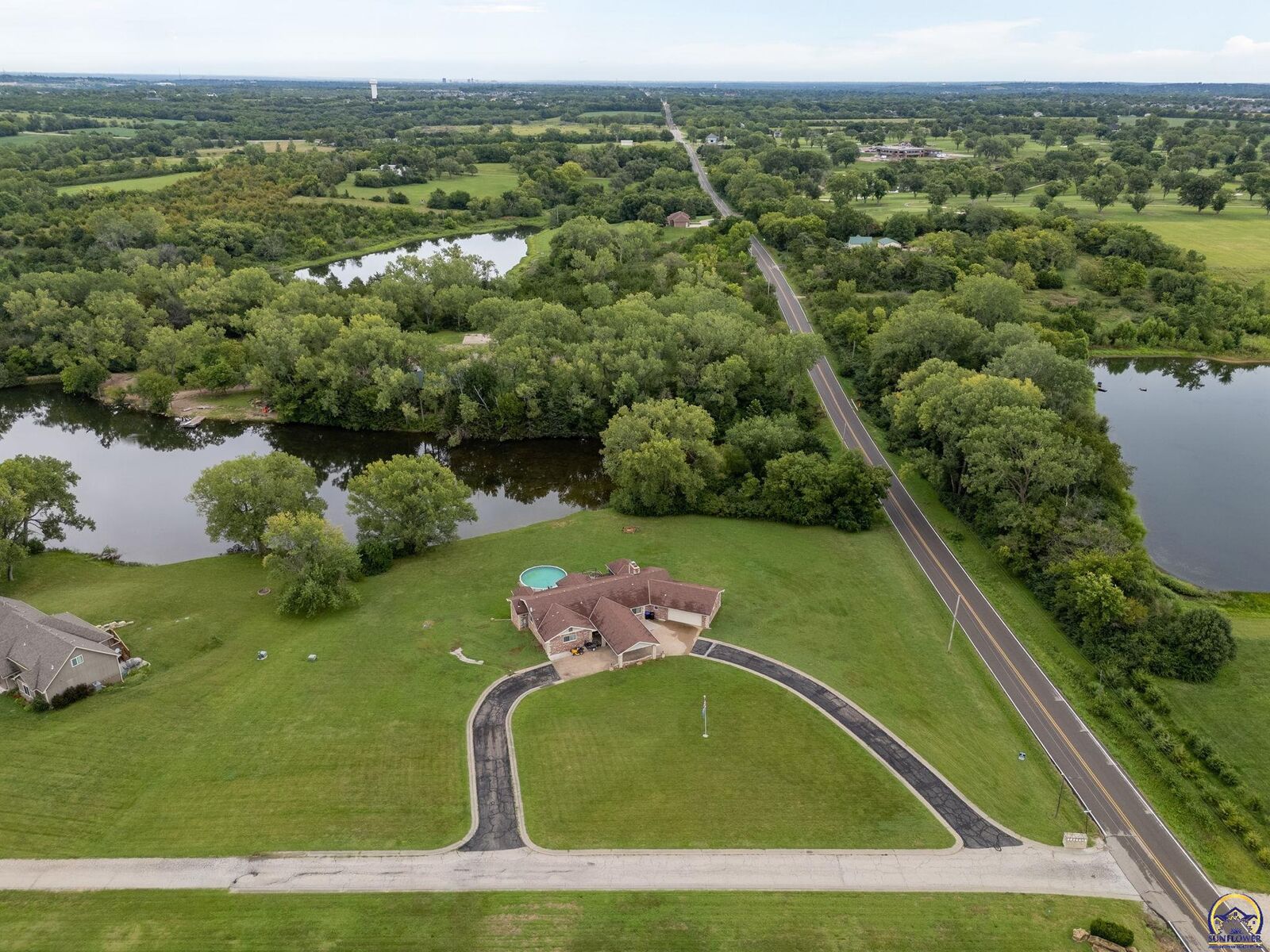 Property Photo: 2040 SW Cottonwood Ln KS 66615